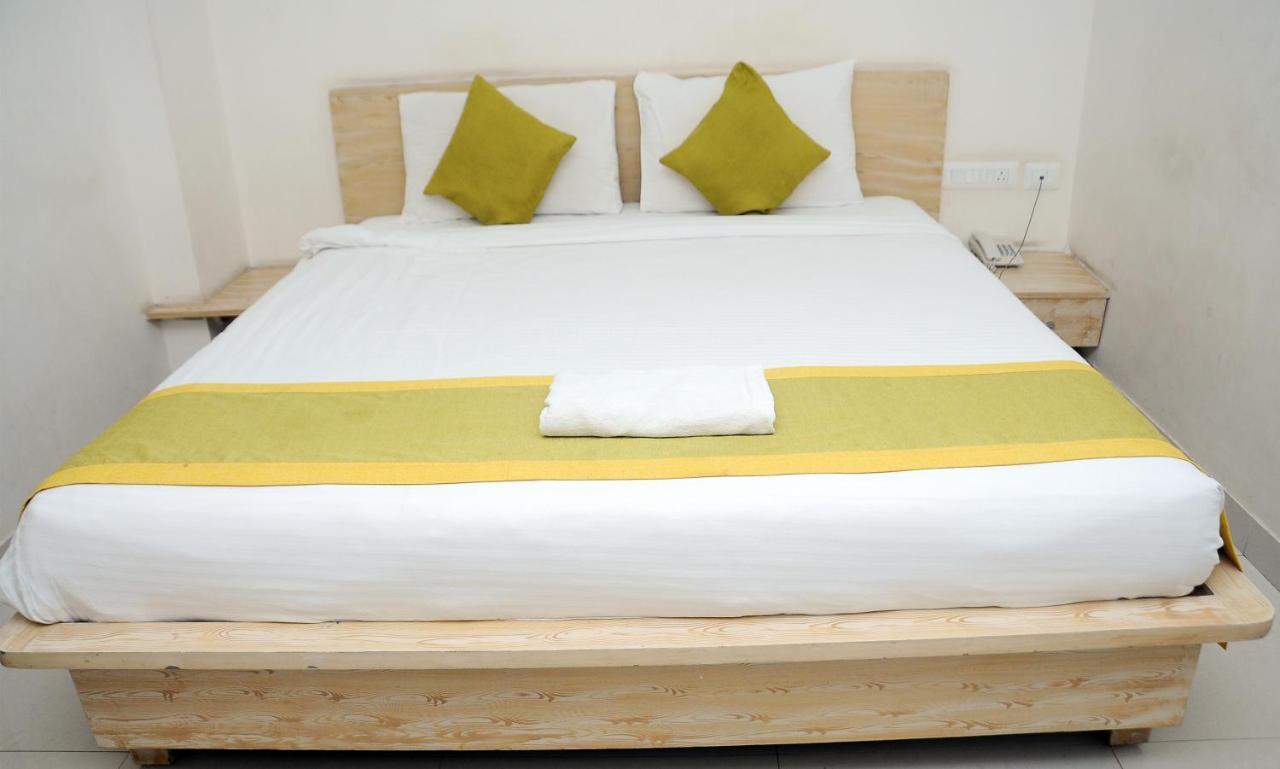 Hotel Pratz Inn Haiderabad Buitenkant foto